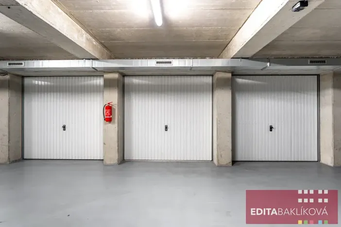 Pronájem garáže, Olomouc, Mošnerova, 19 m2