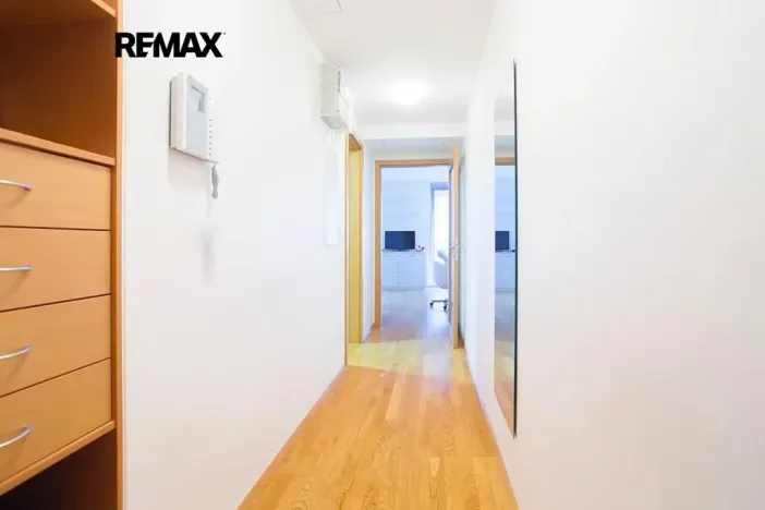 Prodej bytu 1+kk, Praha - Žižkov, Ke kapslovně, 38 m2