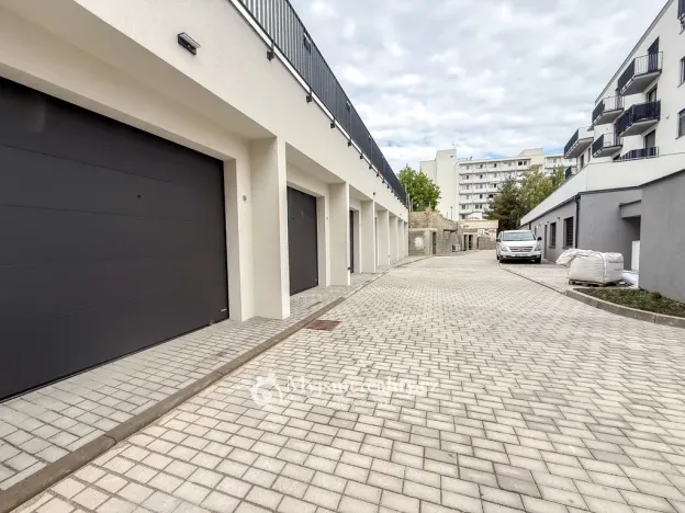 Pronájem garáže, Znojmo, Vančurova, 20 m2