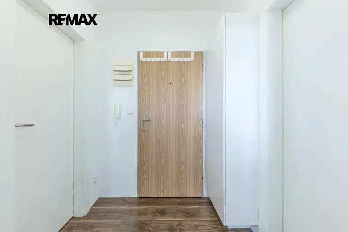 Pronájem bytu 1+kk, Klecany, V Honech, 30 m2