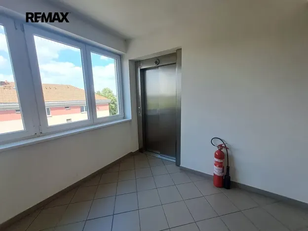 Pronájem bytu 2+1, Praha - Běchovice, Českobrodská, 77 m2