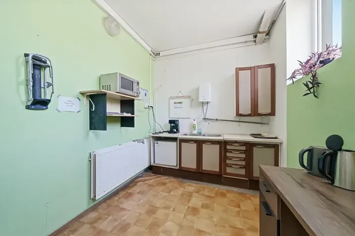 Prodej výrobních prostor, Věžky, 2200 m2