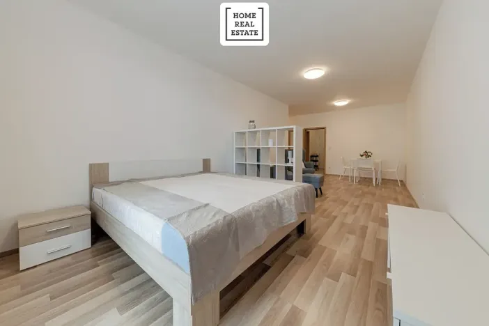 Pronájem bytu 1+kk, Praha - Strašnice, Zvěřinova, 48 m2