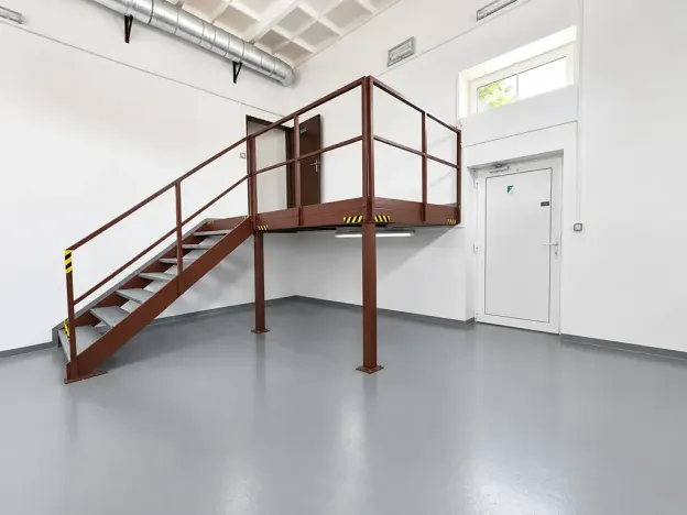 Pronájem obchodního prostoru, Praha - Horní Počernice, Komárovská, 210 m2