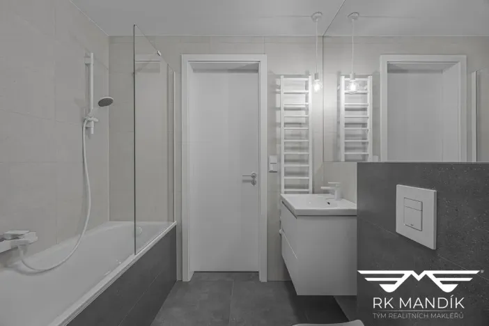 Pronájem bytu 1+kk, Praha - Prosek, Valečovská, 45 m2