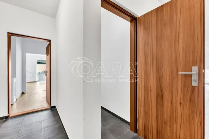 Pronájem bytu 1+kk, Praha - Hloubětín, Za černým mostem, 35 m2