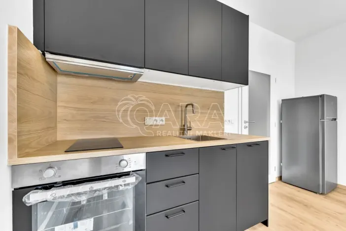 Pronájem bytu 1+kk, Praha - Hloubětín, Za černým mostem, 35 m2