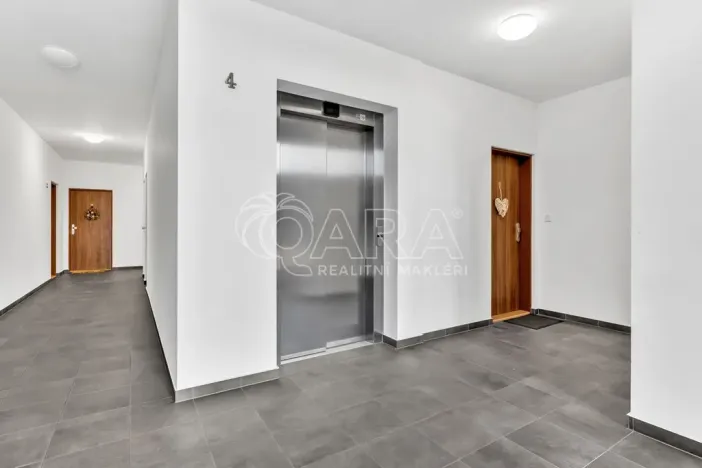 Pronájem bytu 1+kk, Praha - Hloubětín, Za černým mostem, 35 m2