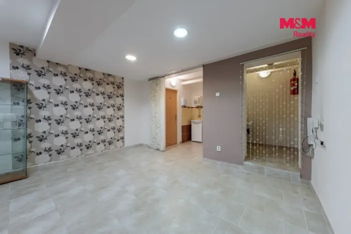 Prodej obchodního prostoru, Karlovy Vary - Drahovice, Vítězná, 147 m2