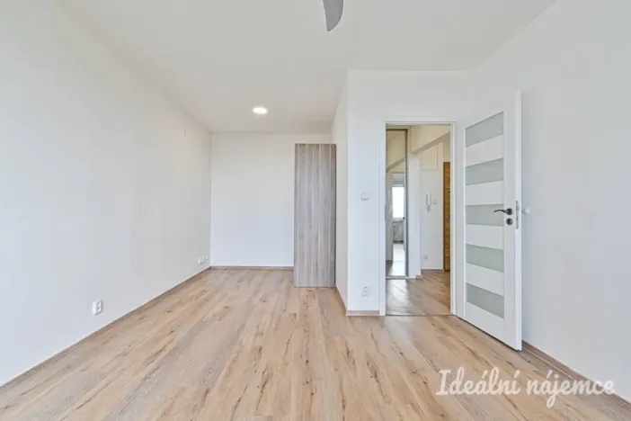 Pronájem bytu 2+kk, Brno, Blatnická, 43 m2