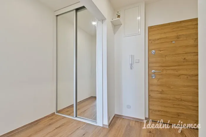 Pronájem bytu 2+kk, Brno, Blatnická, 43 m2