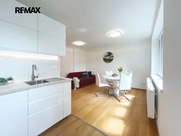 Prodej bytu 3+kk, Luhačovice, Lesní, 74 m2