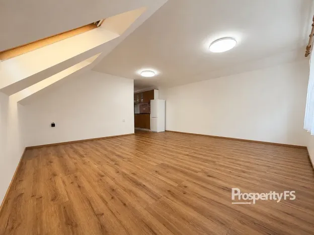 Pronájem bytu 1+kk, Kladno - Kročehlavy, Kročehlavská, 35 m2