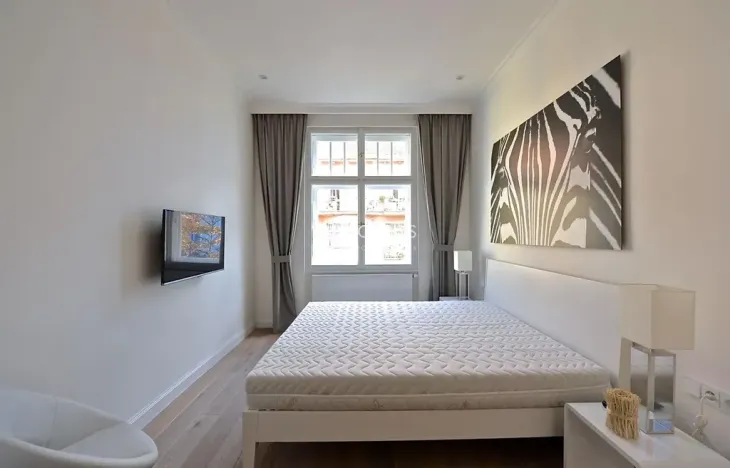Pronájem bytu 2+kk, Praha - Vinohrady, náměstí Jiřího z Poděbrad, 56 m2
