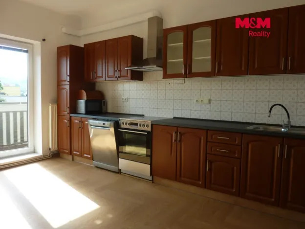 Pronájem bytu 2+1, Náchod, Husovo náměstí, 80 m2