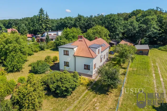 Prodej rodinného domu, Charvatce, 250 m2