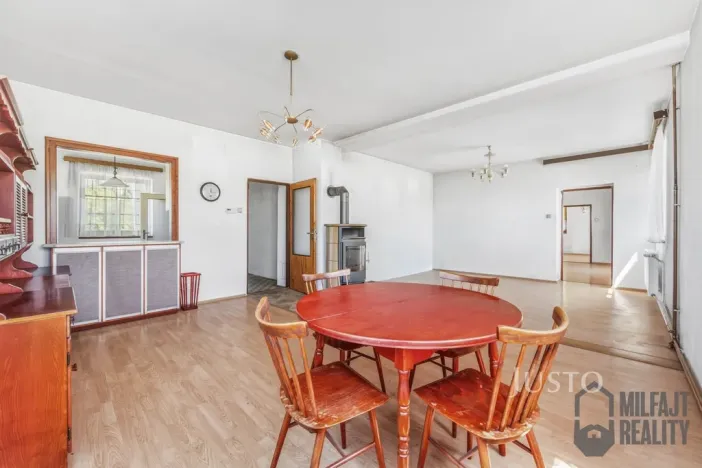 Prodej rodinného domu, Charvatce, 250 m2