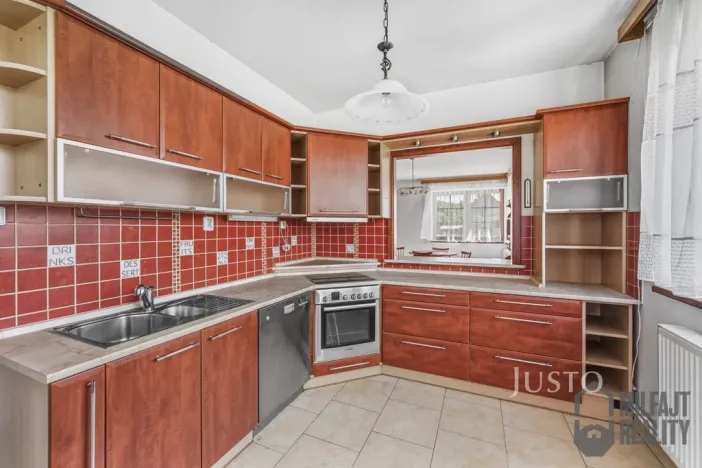 Prodej rodinného domu, Charvatce, 250 m2