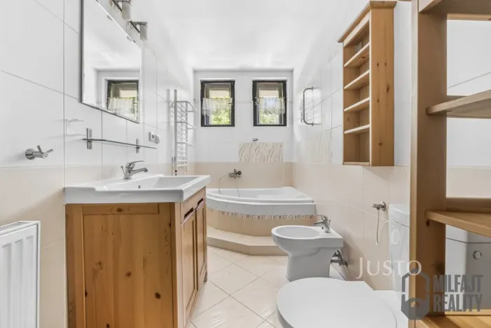 Prodej rodinného domu, Charvatce, 250 m2