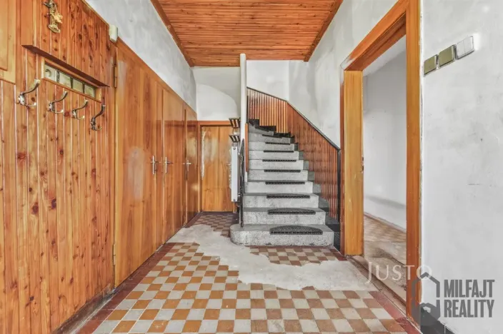 Prodej rodinného domu, Charvatce, 250 m2