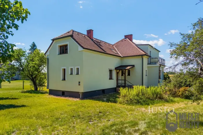 Prodej rodinného domu, Charvatce, 250 m2