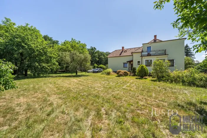Prodej rodinného domu, Charvatce, 250 m2