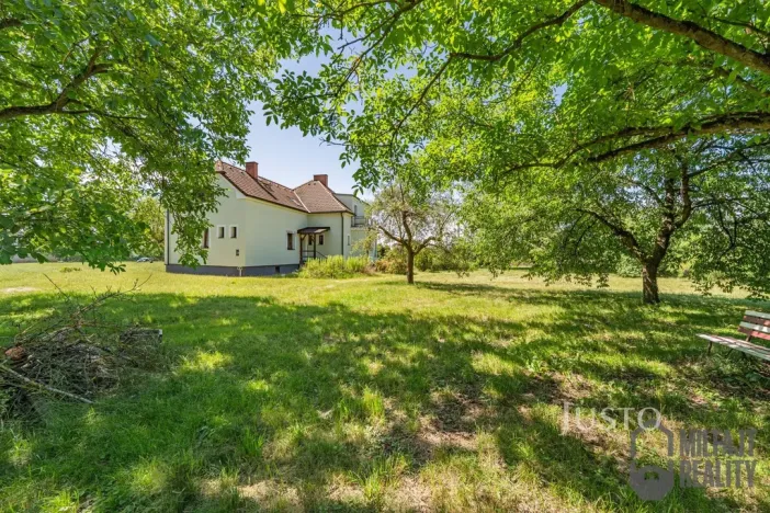 Prodej rodinného domu, Charvatce, 250 m2