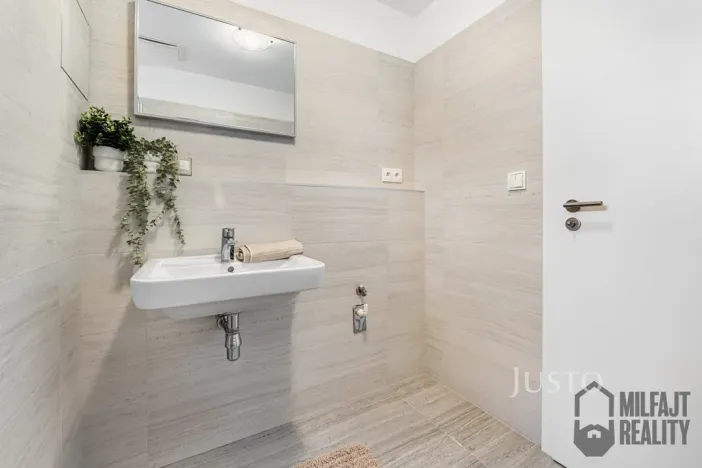 Pronájem bytu 1+kk, Liberec - Liberec III-Jeřáb, U Nisy, 54 m2