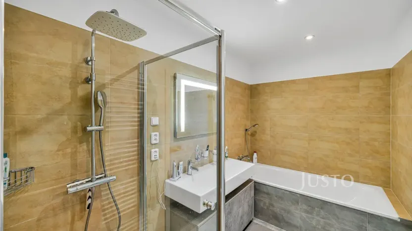 Prodej rodinného domu, Ohrazenice, 401 m2