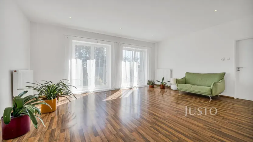 Prodej komerční nemovitosti, Ohrazenice, 401 m2
