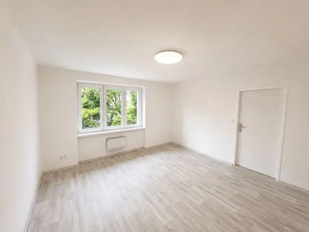 Pronájem bytu 2+1, Karlovy Vary - Stará Role, Závodu míru, 65 m2