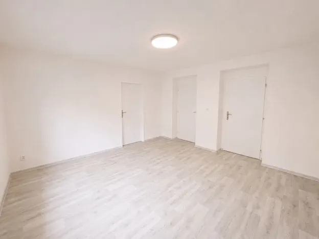 Pronájem bytu 2+1, Karlovy Vary - Stará Role, Závodu míru, 65 m2
