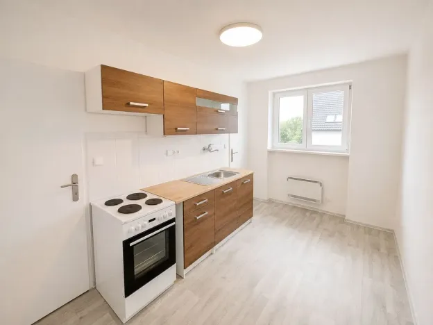 Pronájem bytu 2+1, Karlovy Vary - Stará Role, Závodu míru, 65 m2