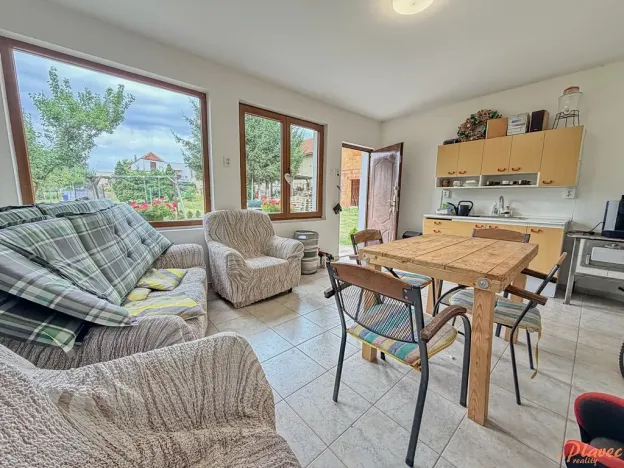 Pronájem obchodního prostoru, Holubice, 22 m2