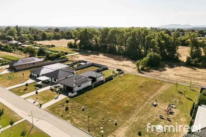 Prodej pozemku pro bydlení, Cvrčovice, 726 m2