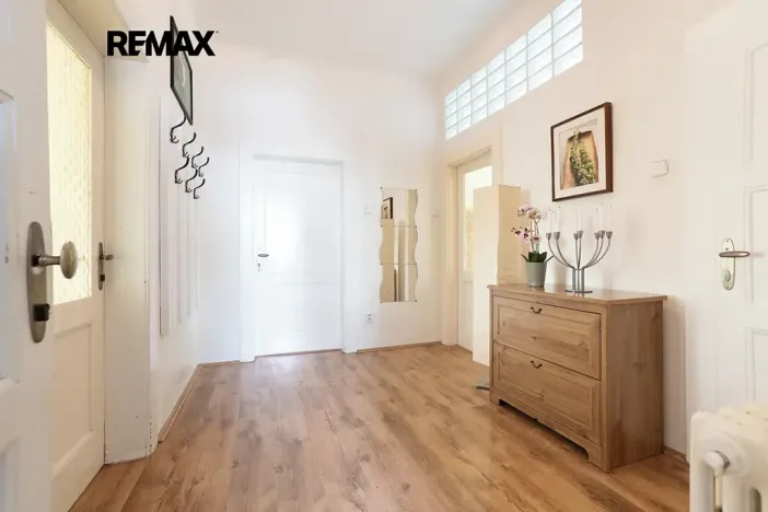 Prodej vícegeneračního domu, Praha - Vokovice, Půlkruhová, 385 m2
