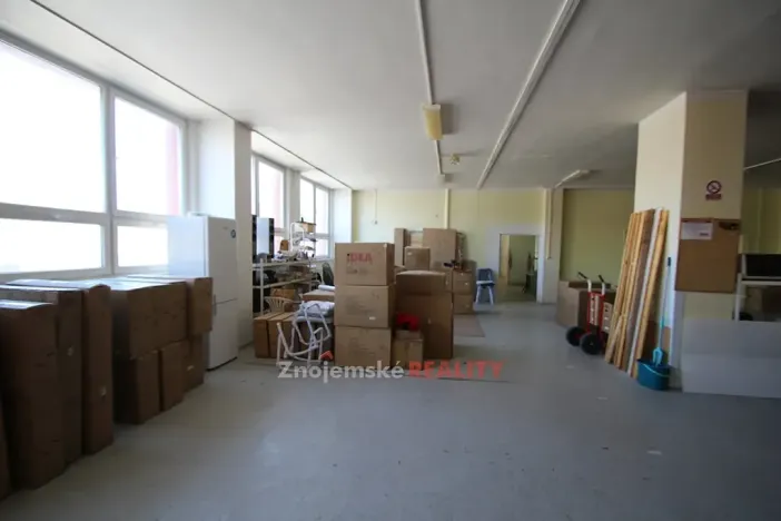 Pronájem obchodního prostoru, Znojmo, Vídeňská třída, 130 m2