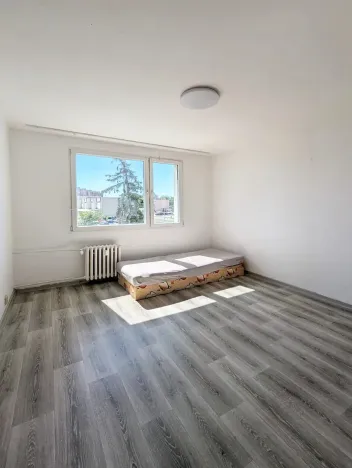 Pronájem bytu 1+1, Chomutov, Dřínovská, 35 m2