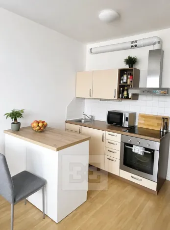 Prodej bytu 1+kk, Praha - Vysočany, Podkovářská, 39 m2