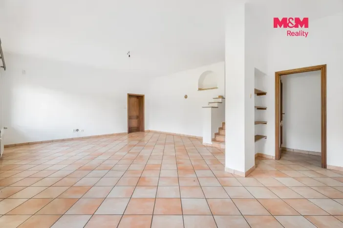 Prodej rodinného domu, Frýdštejn - Sestroňovice, 387 m2