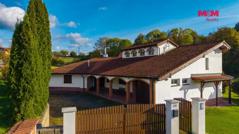 Prodej rodinného domu, Frýdštejn - Sestroňovice, 387 m2