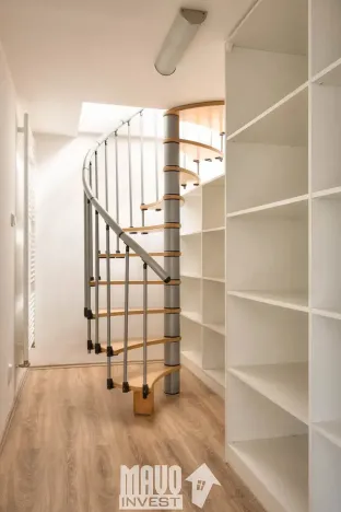 Pronájem atypického bytu, Praha - Smíchov, Hořejší nábřeží, 56 m2