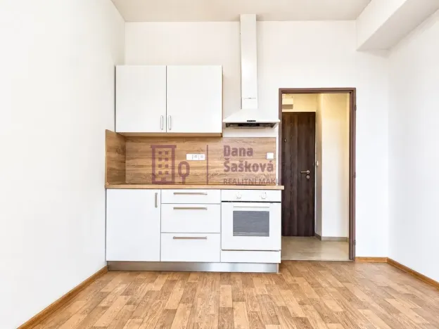 Pronájem bytu 1+kk, Jindřichův Hradec - Jindřichův Hradec I, nám. Míru, 16 m2