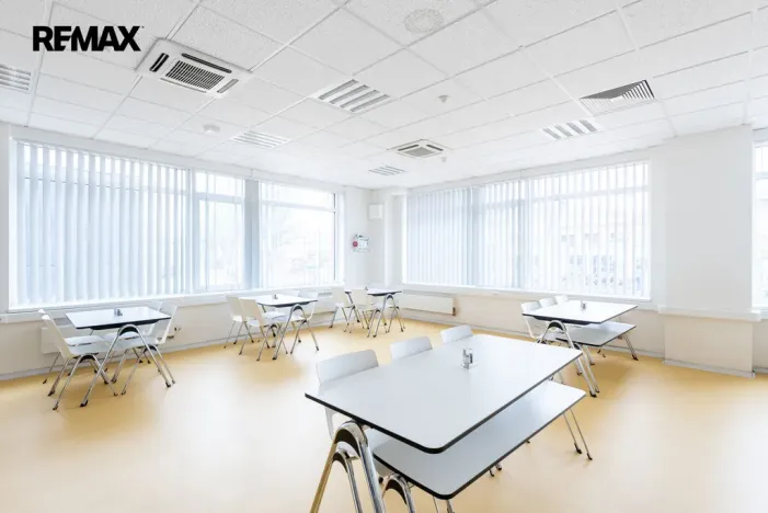 Pronájem kanceláře, Praha - Vysočany, Kolbenova, 2800 m2
