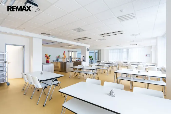 Pronájem kanceláře, Praha - Vysočany, Kolbenova, 2800 m2