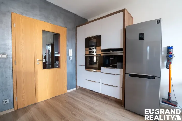 Prodej bytu 2+kk, Praha - Sedlec, Kamýcká, 57 m2