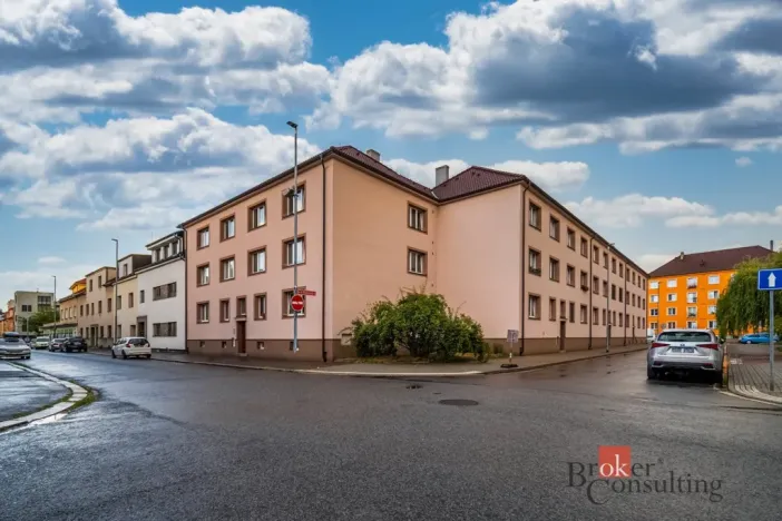 Pronájem bytu 2+1, Pardubice - Zelené Předměstí, Železničního pluku, 61 m2