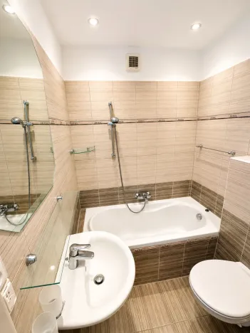 Prodej bytu 2+1, Karlovy Vary, T. G. Masaryka, 67 m2