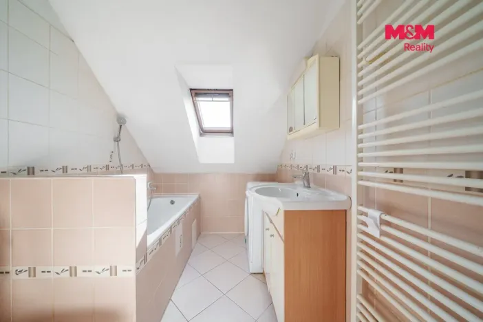 Prodej bytu 2+kk, Karlovy Vary - Stará Role, Jabloňová, 50 m2