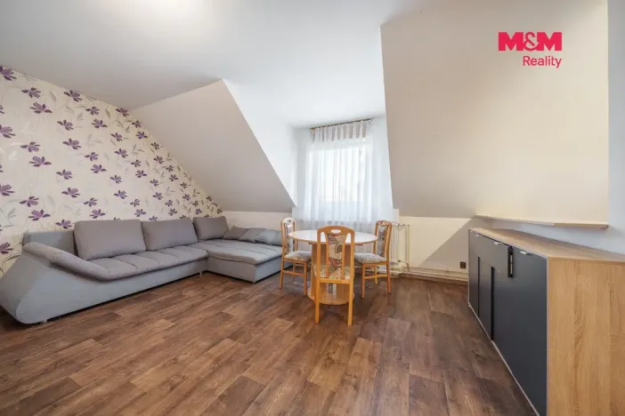 Prodej bytu 2+kk, Karlovy Vary - Stará Role, Jabloňová, 50 m2
